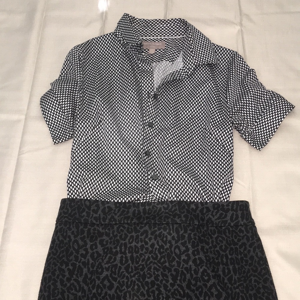 Banana republic Moira geo print blouse. 💫